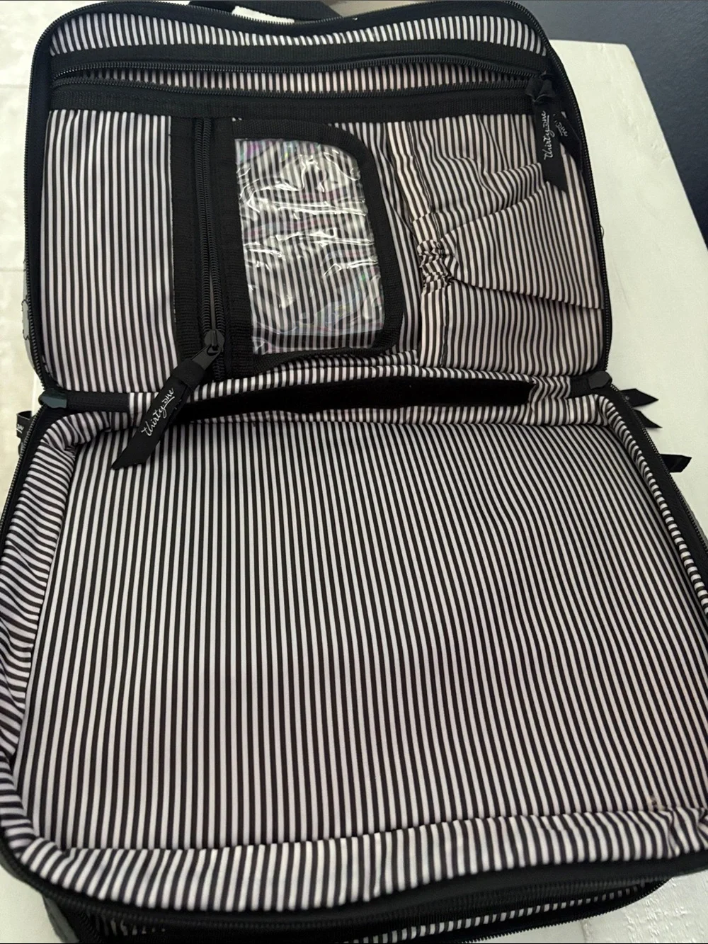 thirty-one Gray Floral Quilted Laptop Bag